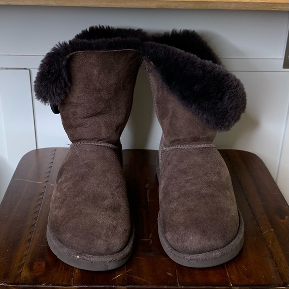 UGG Bailey Short Genuine Shearling Boot - Picture 2 of 6